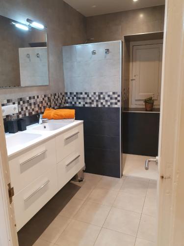 a bathroom with a sink and a shower at Apartment Market Square in Cardona