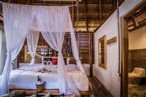 Ένα ή περισσότερα κρεβάτια σε δωμάτιο στο Hotel MadreSierra Parque Tayrona