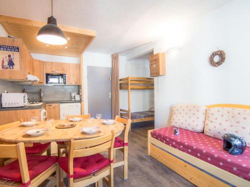 een keuken en een eetkamer met een tafel en een bank bij Apartment Le Curling A - Val Claret-8 by Interhome in Tignes