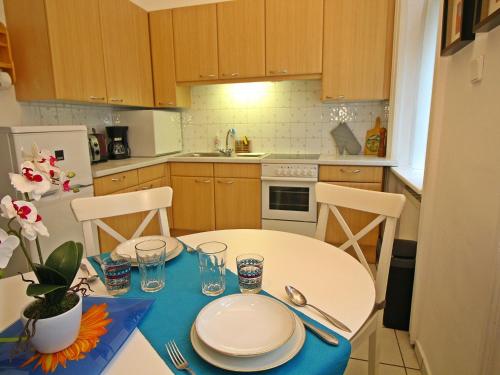 Kuchyňa alebo kuchynka v ubytovaní Apartment Tichy by Interhome