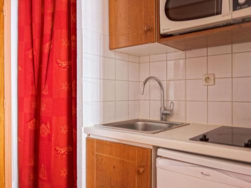 Studio Rond Point des Pistes - Val Claret-10 by Interhome