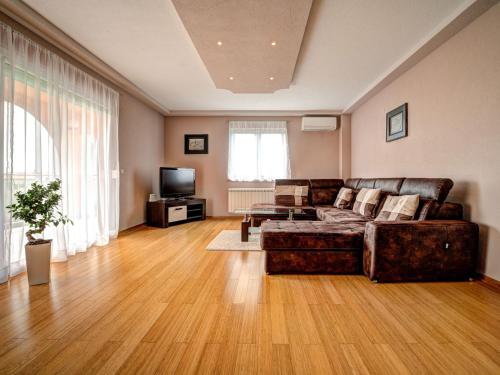 Televízia a/alebo spoločenská miestnosť v ubytovaní Apartment Tommy-1 by Interhome