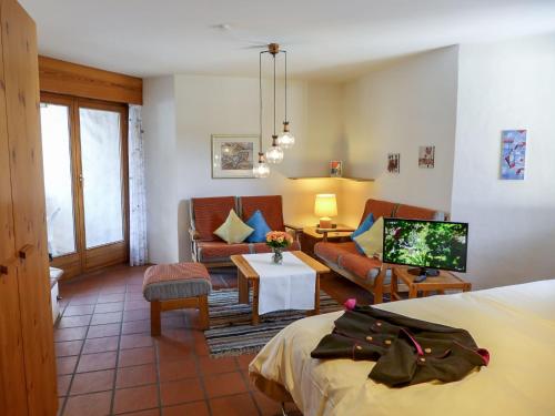 Postel nebo postele na pokoji v ubytování Apartment Chesa Maurus A12 by Interhome
