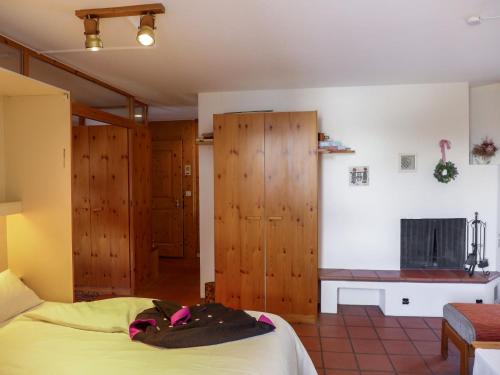 Apartment Chesa Maurus A12 by Interhome