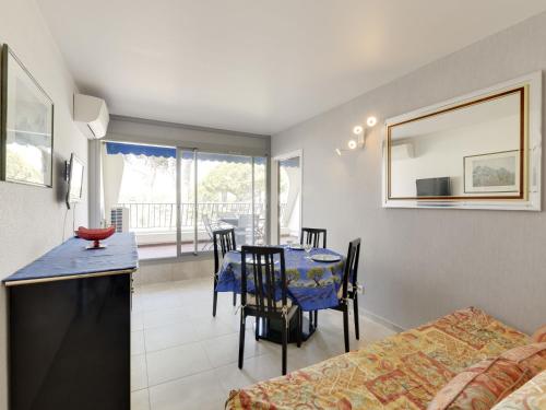 Apartment Les Jardins du Port-8 by Interhome
