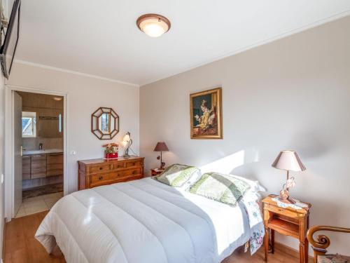 Кровать или кровати в номере Apartment Le Hoc-1 by Interhome