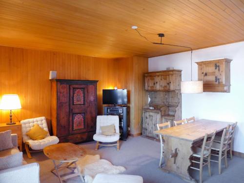 Apartment Montagnards 17 by Interhome