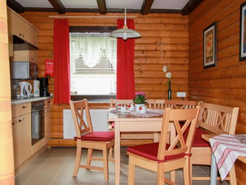 Kuchyň nebo kuchyňský kout v ubytování Apartment Am Hohen Bogen-33 by Interhome