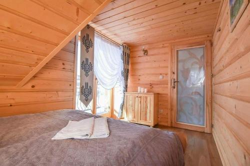 En eller flere senge i et værelse på Tatrzanskie domki