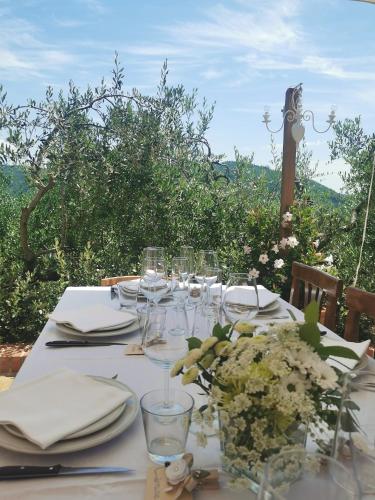 a table with wine glasses and flowers on it at Monte A Pescia in Pescia