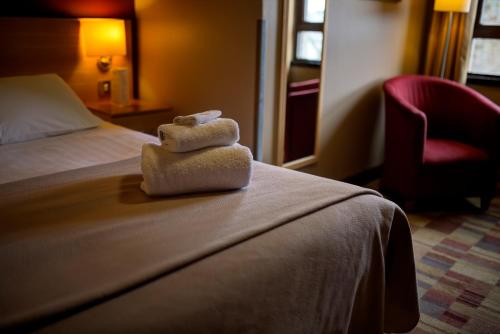 A bed or beds in a room at Greyfriars Inn by Greene King Inns 