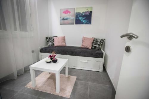 a small bench with a table in a room at KoVeL apartmani - Termalna Rivijera in Bogatić