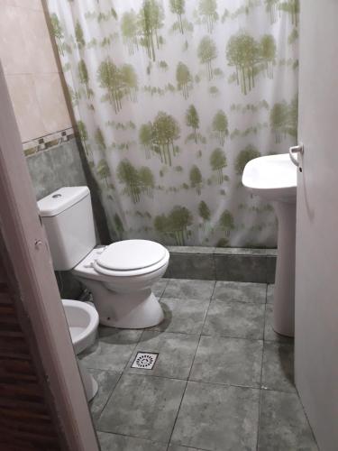 a bathroom with a toilet and a sink at El buen descanso in Mar de Ajó