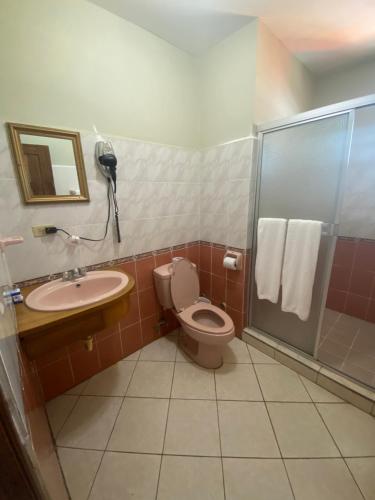 A bathroom at Hotel Iberia