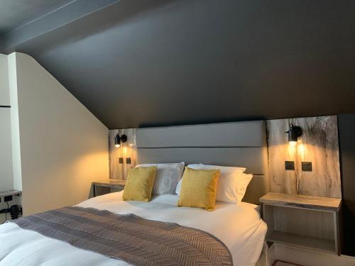 Ένα ή περισσότερα κρεβάτια σε δωμάτιο στο BREEZE SUITES - LUXURY GROUP ACCOM - SLEEPS 19