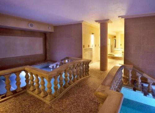 a large room with a swimming pool at Zámek Kamenný Dvůr in Kynšperk nad Ohří