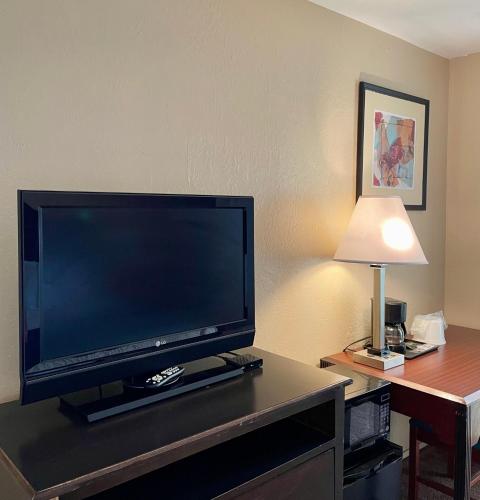 Μια τηλεόραση ή/και κέντρο ψυχαγωγίας στο Red Bluff Inn