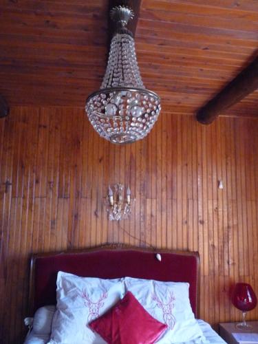 a chandelier hanging over a bed in a room at L'ânon d'Andon in Andon