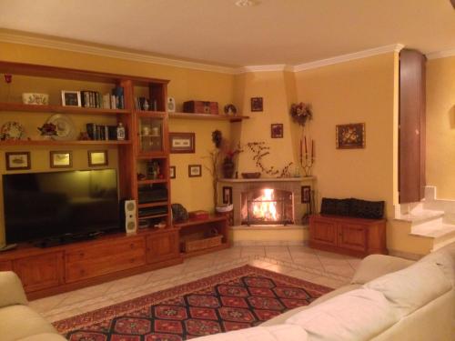 a living room with a couch and a fire place at B&B Sedici Pini in Pomezia