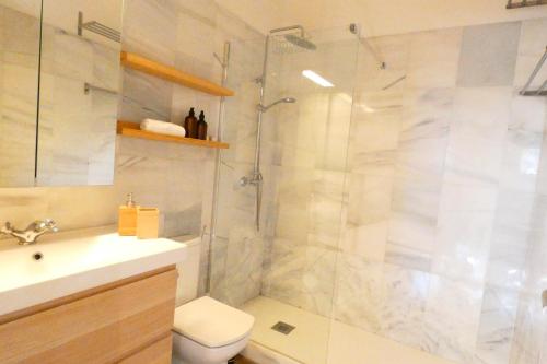 HomeySeville-Special Apartment Arenal 6 pax, Parking Optional