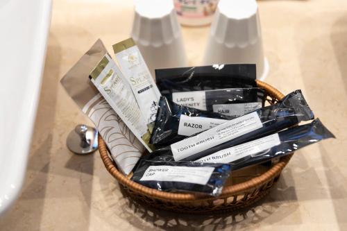 a basket filled with packets of soap on a table at Hotel Gendairakuen Isehara in Isehara