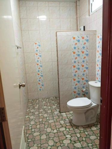a bathroom with a toilet and a shower at ณัฐชารีสอร์ท in Prachuap Khiri Khan