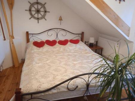 Säng eller sängar i ett rum på Dom na Mazurach