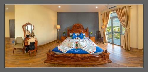 a bedroom with a large wooden bed in a room at khách Sạn Yên Châu in Chau Doc
