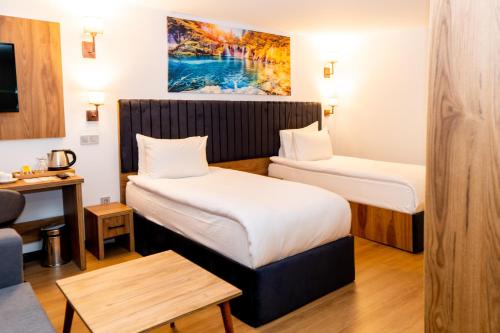 מיטה או מיטות בחדר ב-BUSINESS LIFE HOTEL BAKIRKÖY