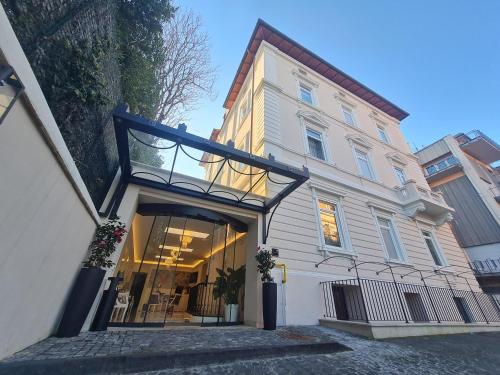 a building with a glass door in front of it at Hotel La Ville Rome in Rome