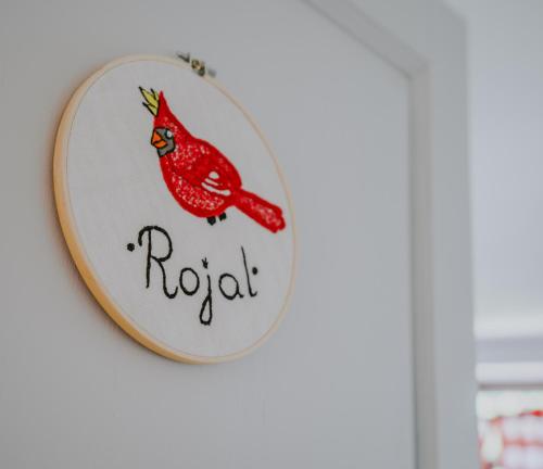 a sign for a red cardinal on a wall at Kosowisko in Miłki