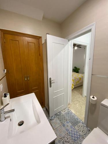 Precioso apartamento en el centro de Conil para familias, parejas y grupos