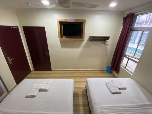 Postel nebo postele na pokoji v ubytování Haji Saudi Hotel