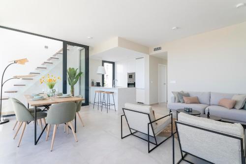 Gallery image of Casa de Cristal - Beautiful villa with private pool, 350m from beach, astonishing views in Mar de Cristal