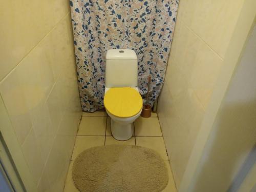 Ένα μπάνιο στο Уютная 2 комн. квартира на Красном Камне