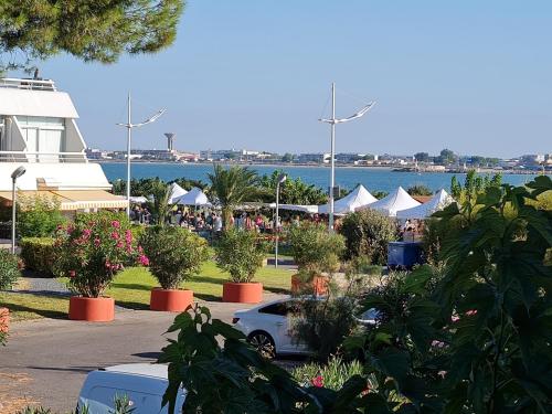 Studio calme à 50m de la plage et petite vue mer