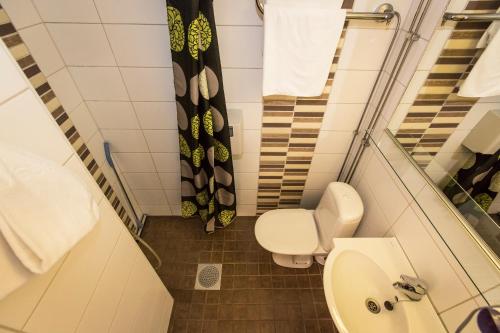 Ένα μπάνιο στο Hotel Aakenus