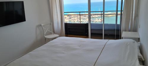 Postel nebo postele na pokoji v ubytování La Isleta Sea View beach apartment - Front Line