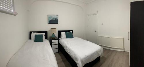 Beautiful All room En-suite 4 bedrooms house , Free parking & WiFi, Weekday Monthly rate available