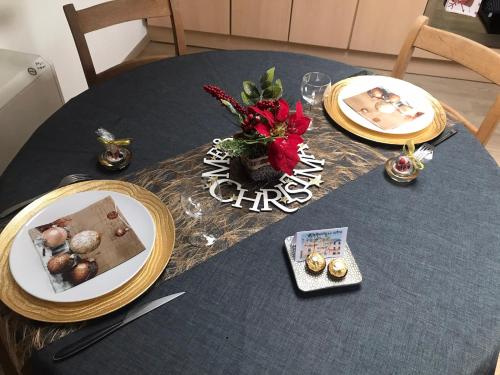 a table with two plates of food on it at Logement cosy à Durbuy in Durbuy