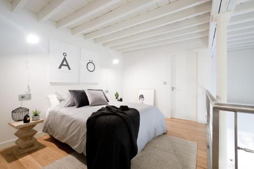 Un pat sau paturi într-o cameră la Lolaloft