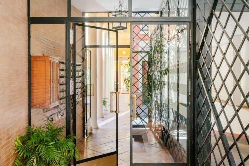 Bilik mandi di Cozy&quiet Apt in SanVicente st Andalusian patio