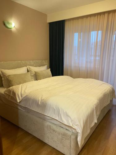 Кровать или кровати в номере Apartament Cozma