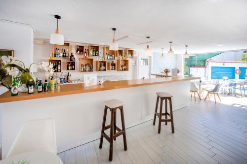 El salón o zona de bar de Hotel Koala