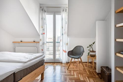A bed or beds in a room at Relax Into Loft Living At A Light-Filled City Escape