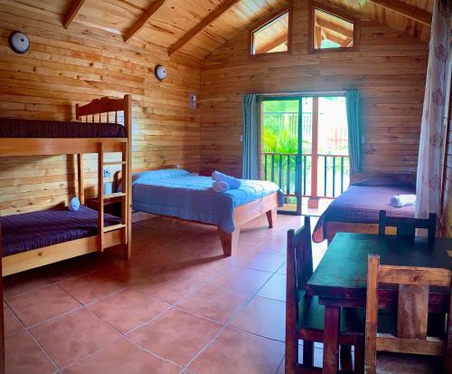 Clusia Lodge tesisinde bir odada yatak veya yataklar