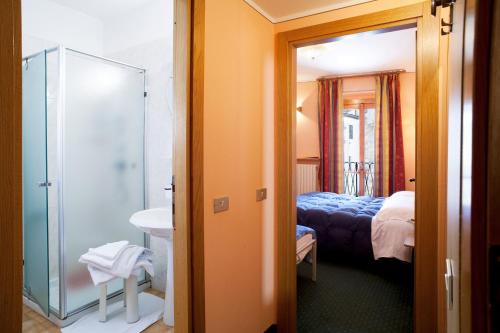 Kylpyhuone majoituspaikassa Hotel La Piazzetta