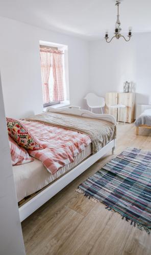 a bedroom with a bed and a rug at Kosowisko in Miłki