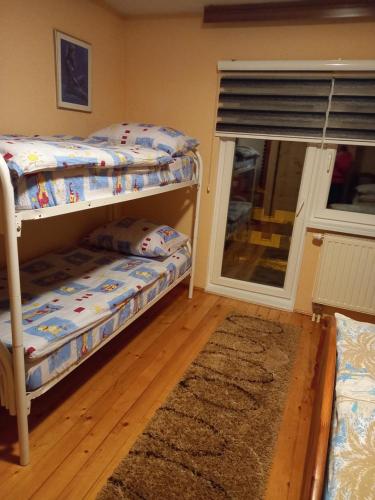 Ένα ή περισσότερα κρεβάτια σε δωμάτιο στο Apartman Suzana