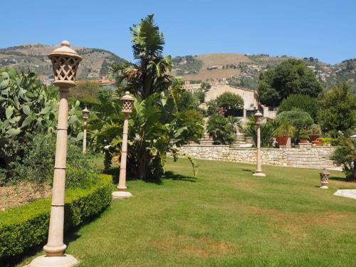 a row of street lights in a yard at B&B Al Giardino in Monreale
